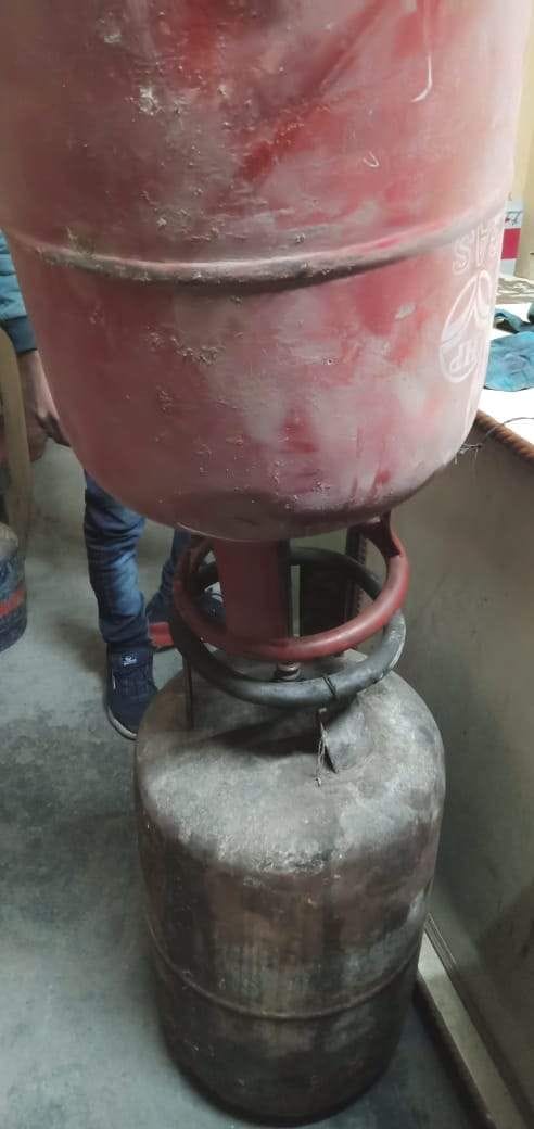 Domestic cylinders used in hotels and dhabas