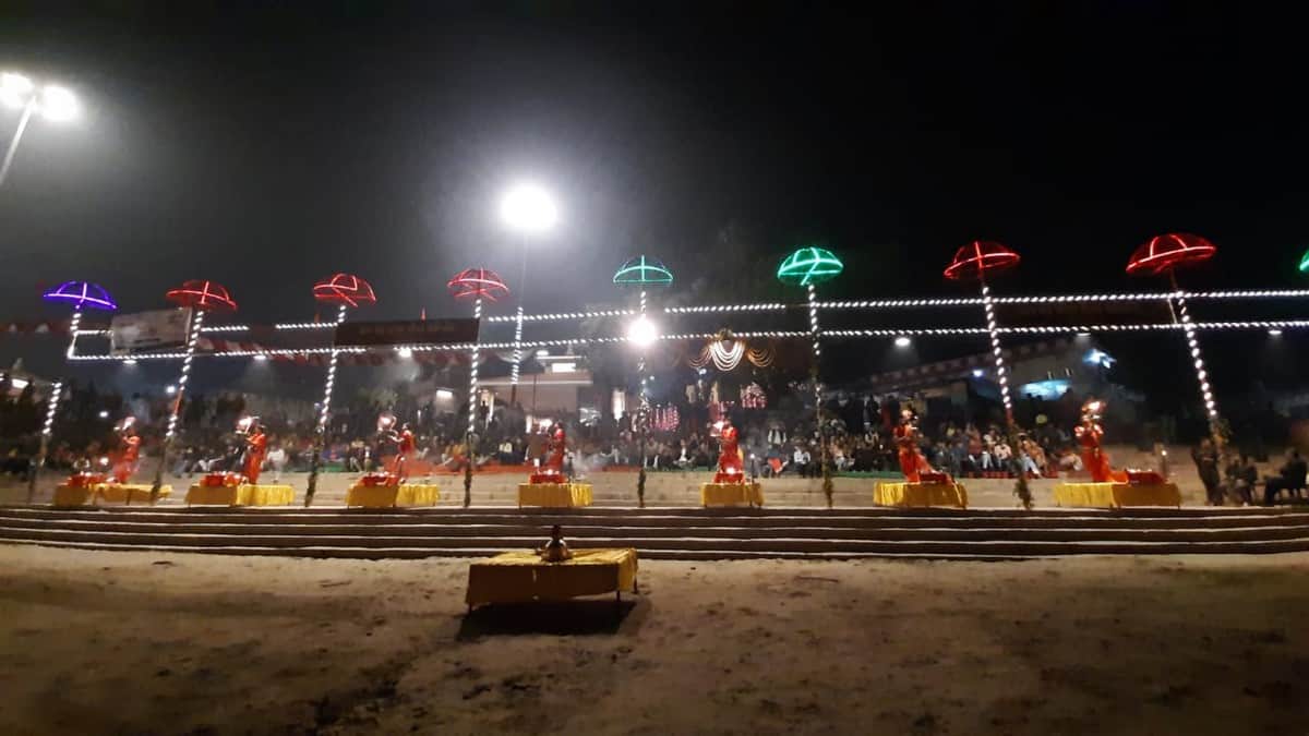 Ganga aarti dispute: waiting of varanasi Municipal Corporation next dm instructions for Registration