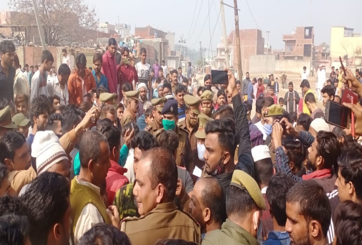 murder in ghaziabad Two bike riders killed a tantric in Muradnagar see photos