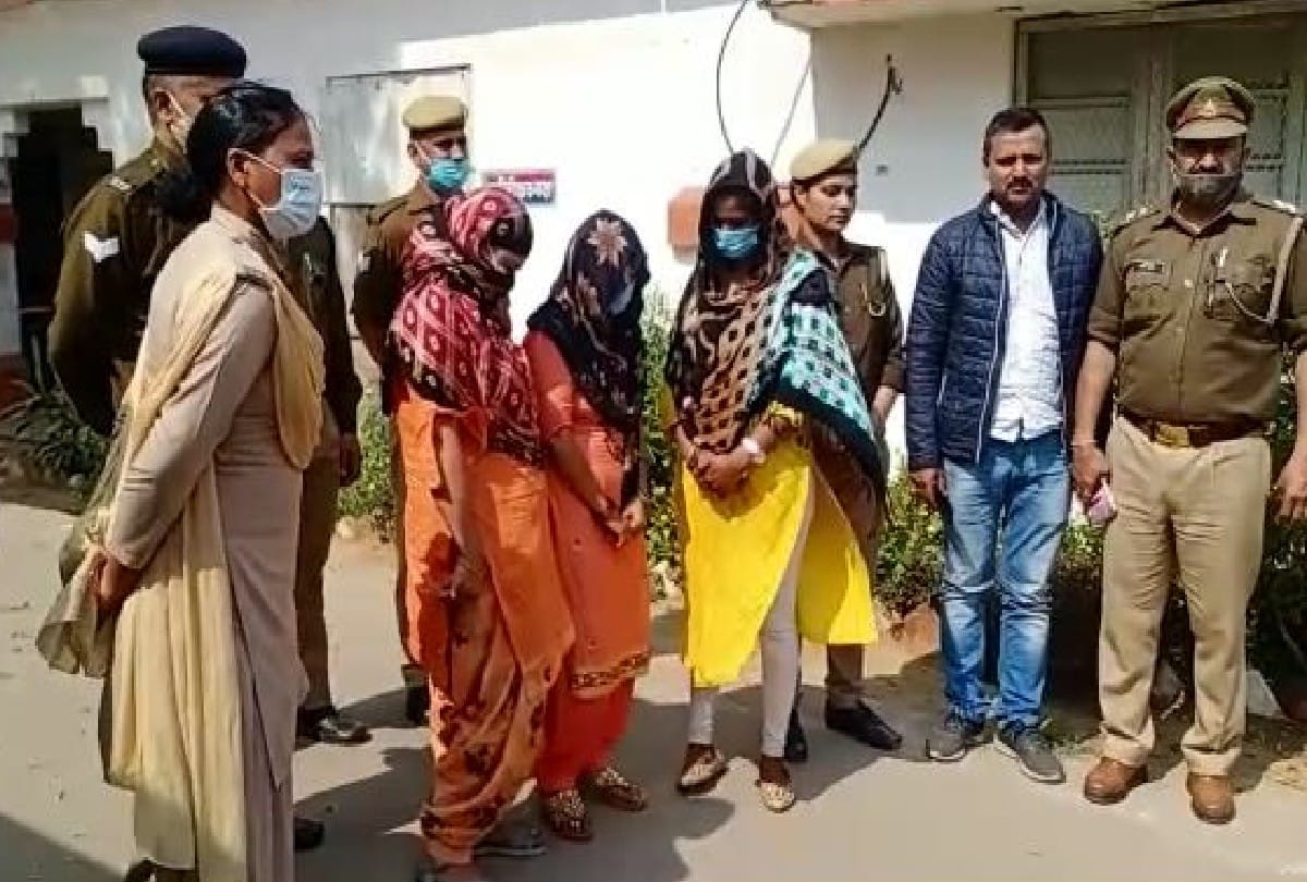four arrested carrying thirty kg ganja from Telangana Express in agra