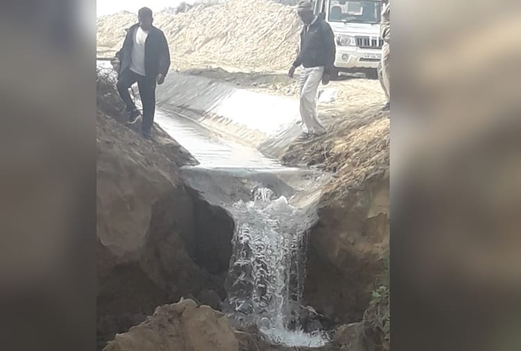 Ground Report : People of this village only wants canal water for their fields