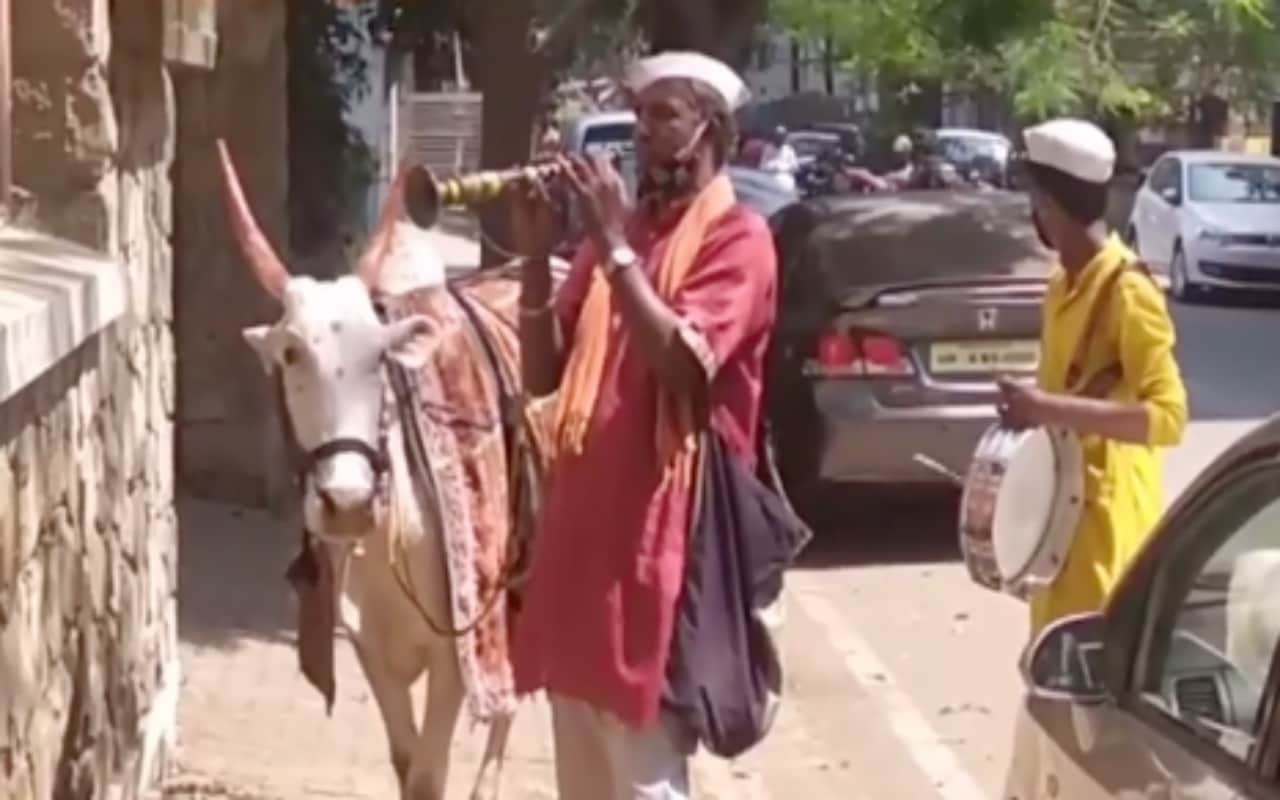 people reached to kareena kapoor khan house to ask shagun before her delivery