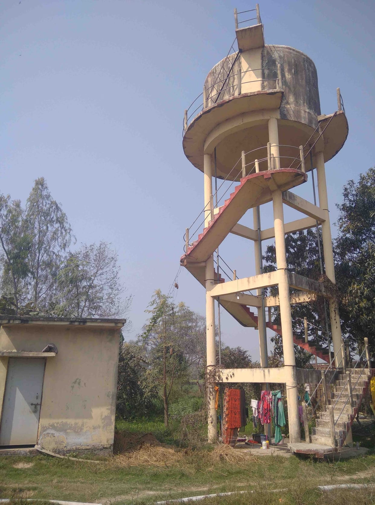 Who built the overhead tank of Tajopur, do not know