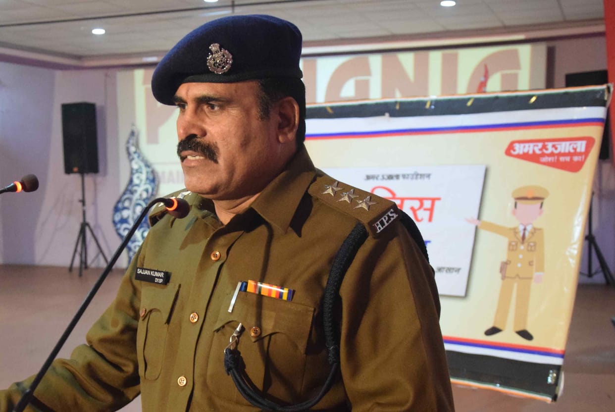 Police School: Follow traffic rules, be safe yourself, do others