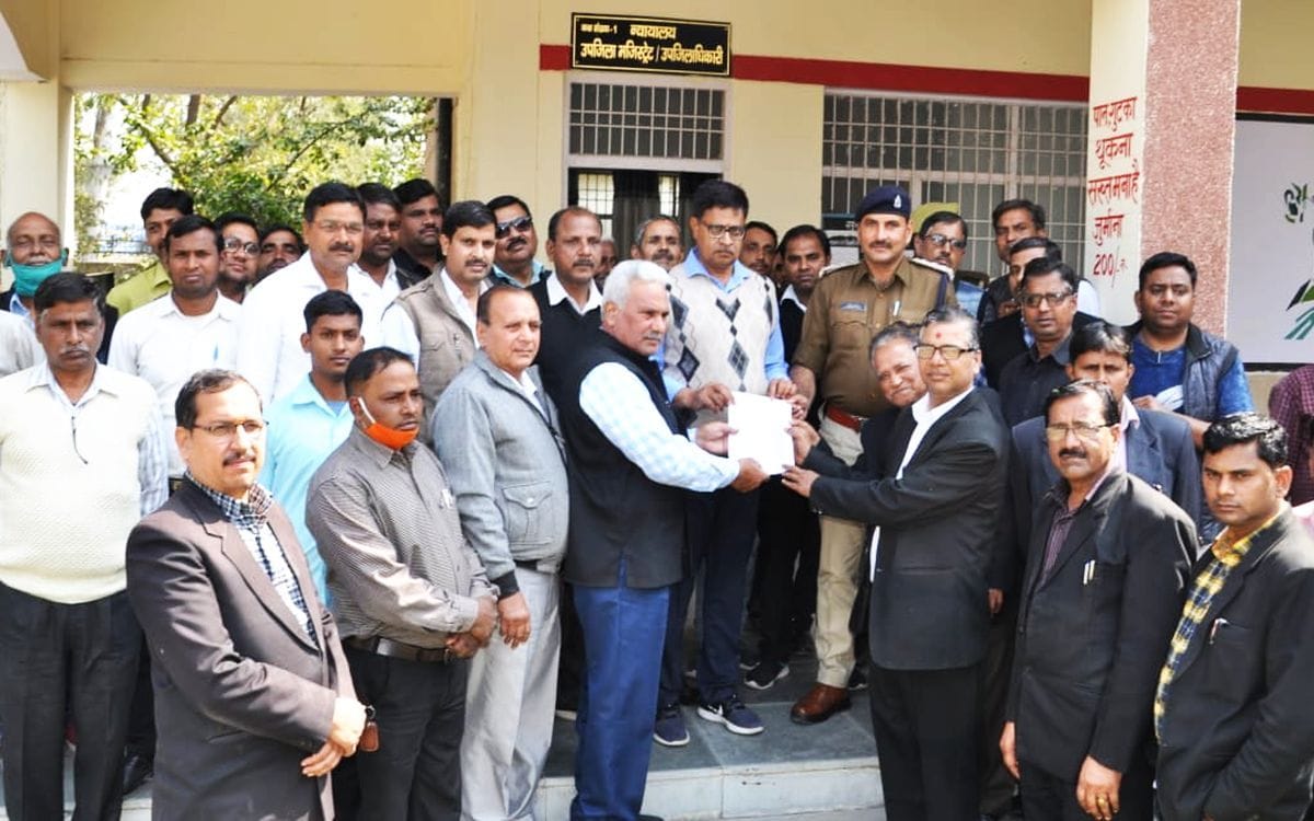 UP government,advocate agitation,UP advocate association,UP bar council,advocate memorandum