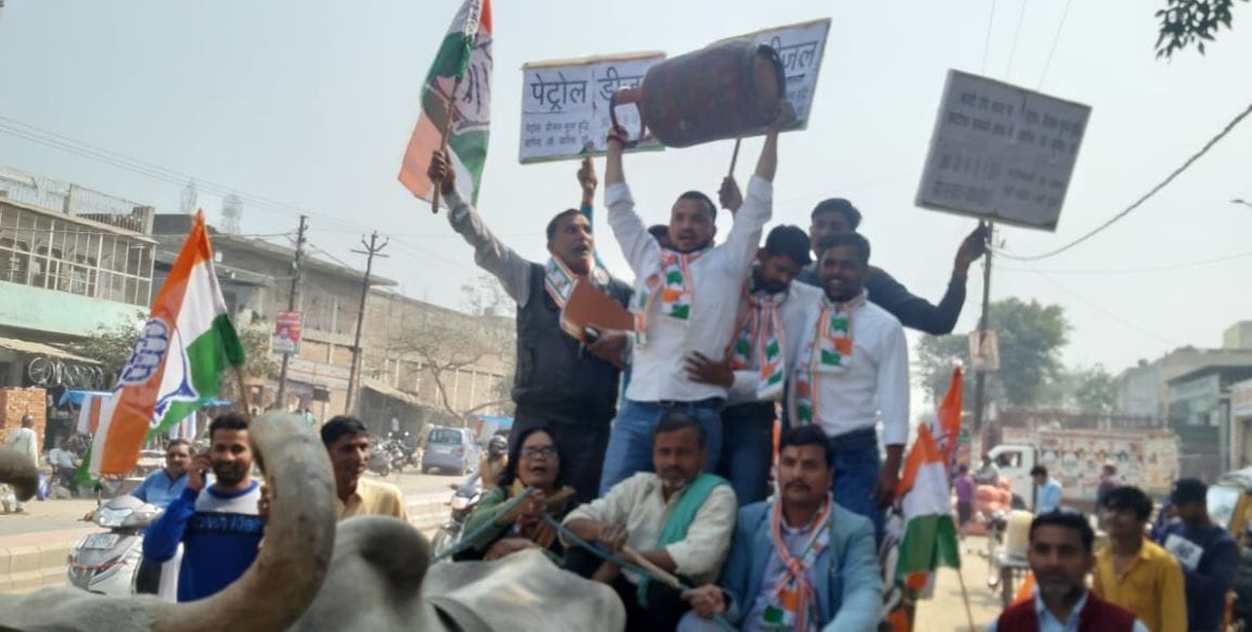 congress leader protested for petrol diesel price hike