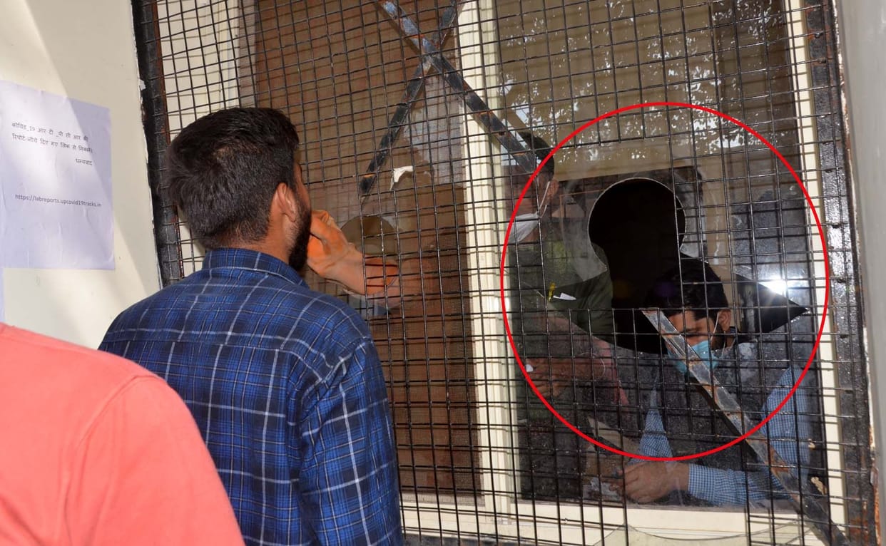 Youths broke windows and glass in Deendayal Hospital