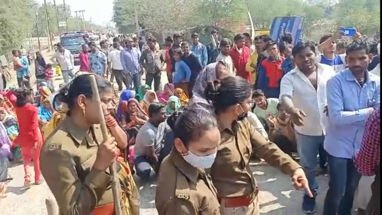 protest against desi sharab theka