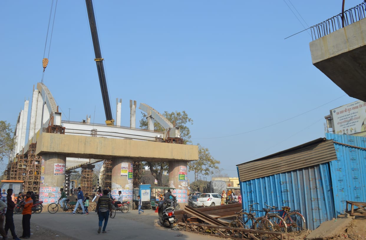Hathras: Overbridge being built in Hathras in new style