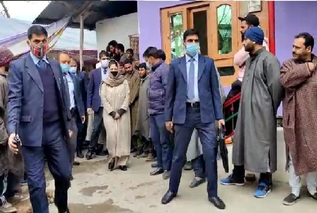 PDP president mehbooba mufti in Kupwara reiterated need of dialogue with pakistan