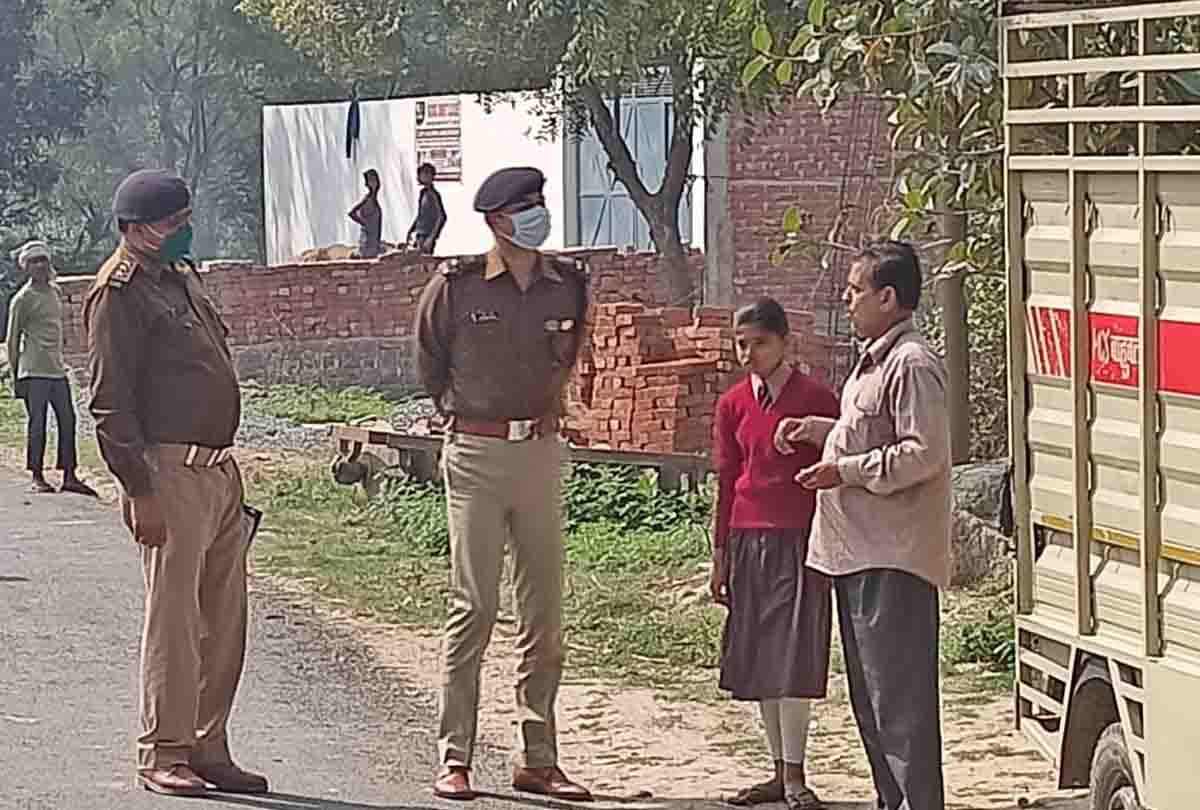 Hardoi: ten lakh jewels were robbed from the bullion in broad daylight