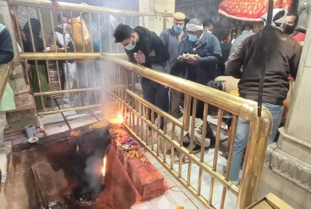 devotee pays obeisance on gupt navratri ashtami at jwalamukhi temple kangra himachal pradesh