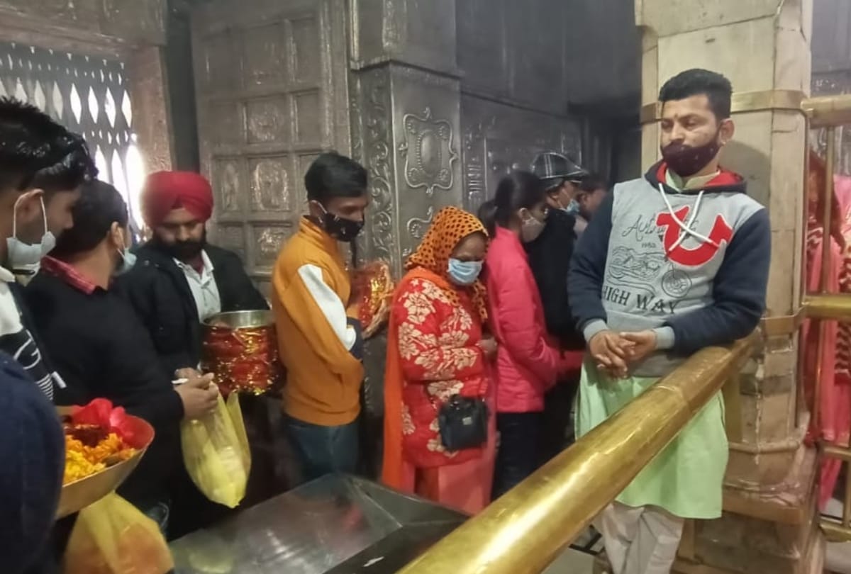 devotee pays obeisance on gupt navratri ashtami at jwalamukhi temple kangra himachal pradesh