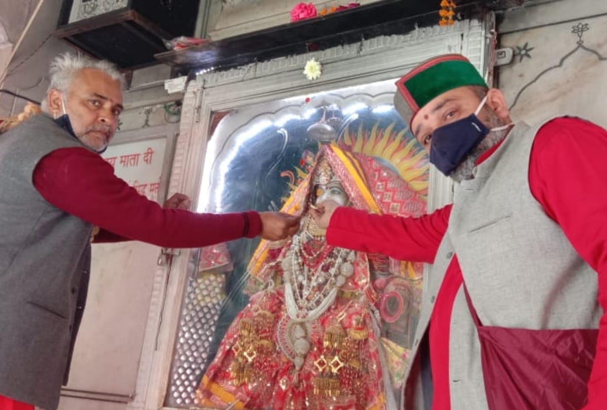 devotee pays obeisance on gupt navratri ashtami at jwalamukhi temple kangra himachal pradesh