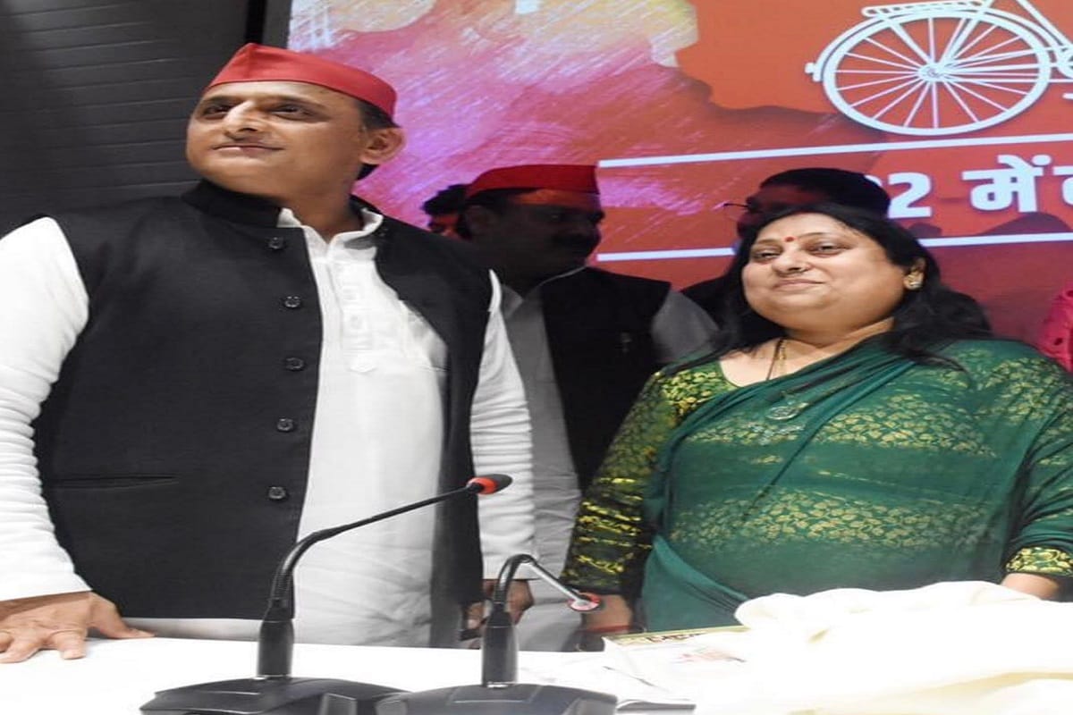 Akhilesh Yadav Samajwadi Party Seema Mishra and Vidya Chaudhary join party