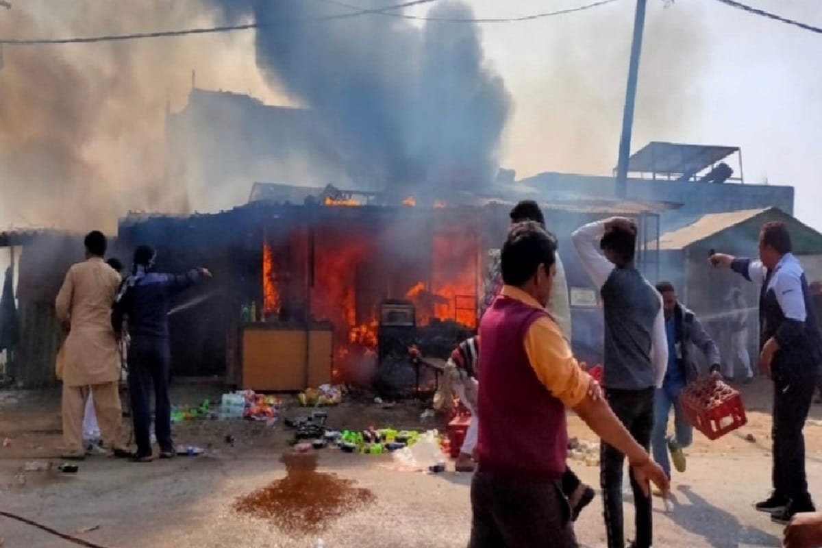 Fire set in a shop and gas cylinder blast in Shamli of Uttar Pradesh