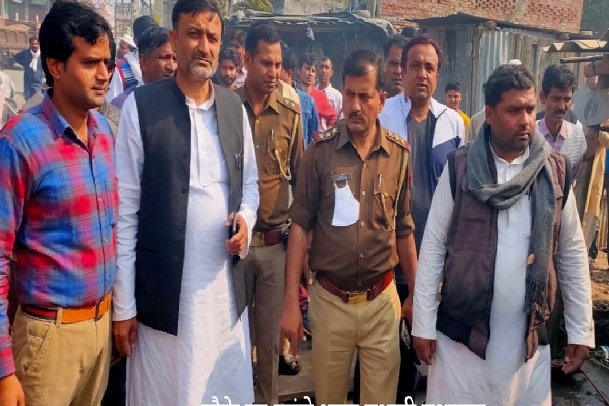 Fire set in a shop and gas cylinder blast in Shamli of Uttar Pradesh