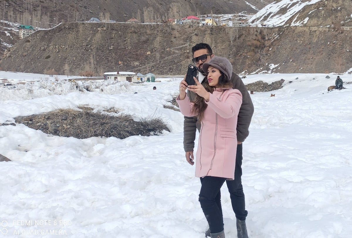 atal tunnel reopened for tourists after two weeks, enjoyed snow at sisu himachal