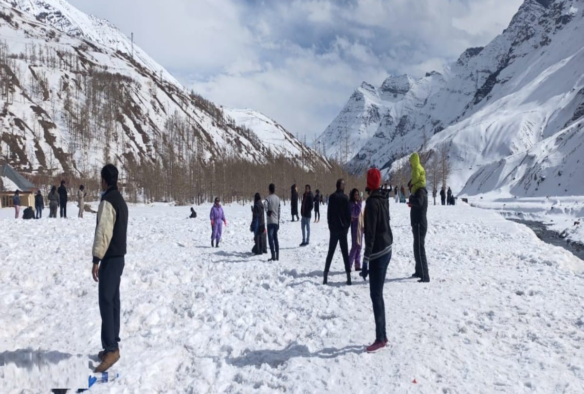 atal tunnel reopened for tourists after two weeks, enjoyed snow at sisu himachal