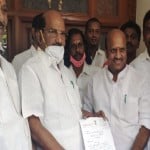 कांग्रेस विधायक लक्ष्मीनारायण स्पीकर को इस्तीफा सौंपते हुए।