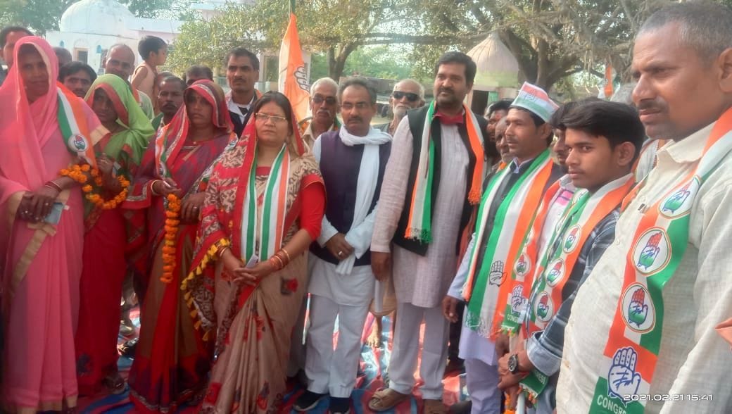 village,former,petrol,rupees,congrees police vivad