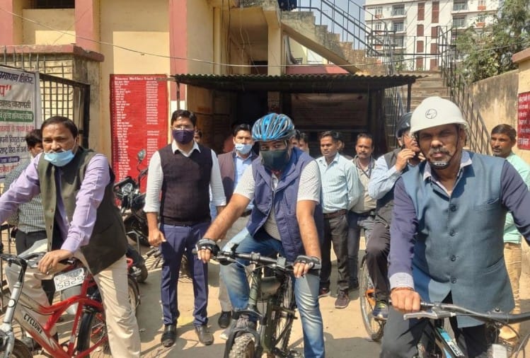 Purvanchal Vidyut Vitran Nigam Limited Md Inspected On Bicycle Of Two