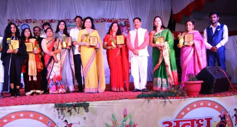 Lucknowites got AWADH RATNA