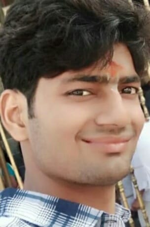 Dead body of a youth found near Phaphund station