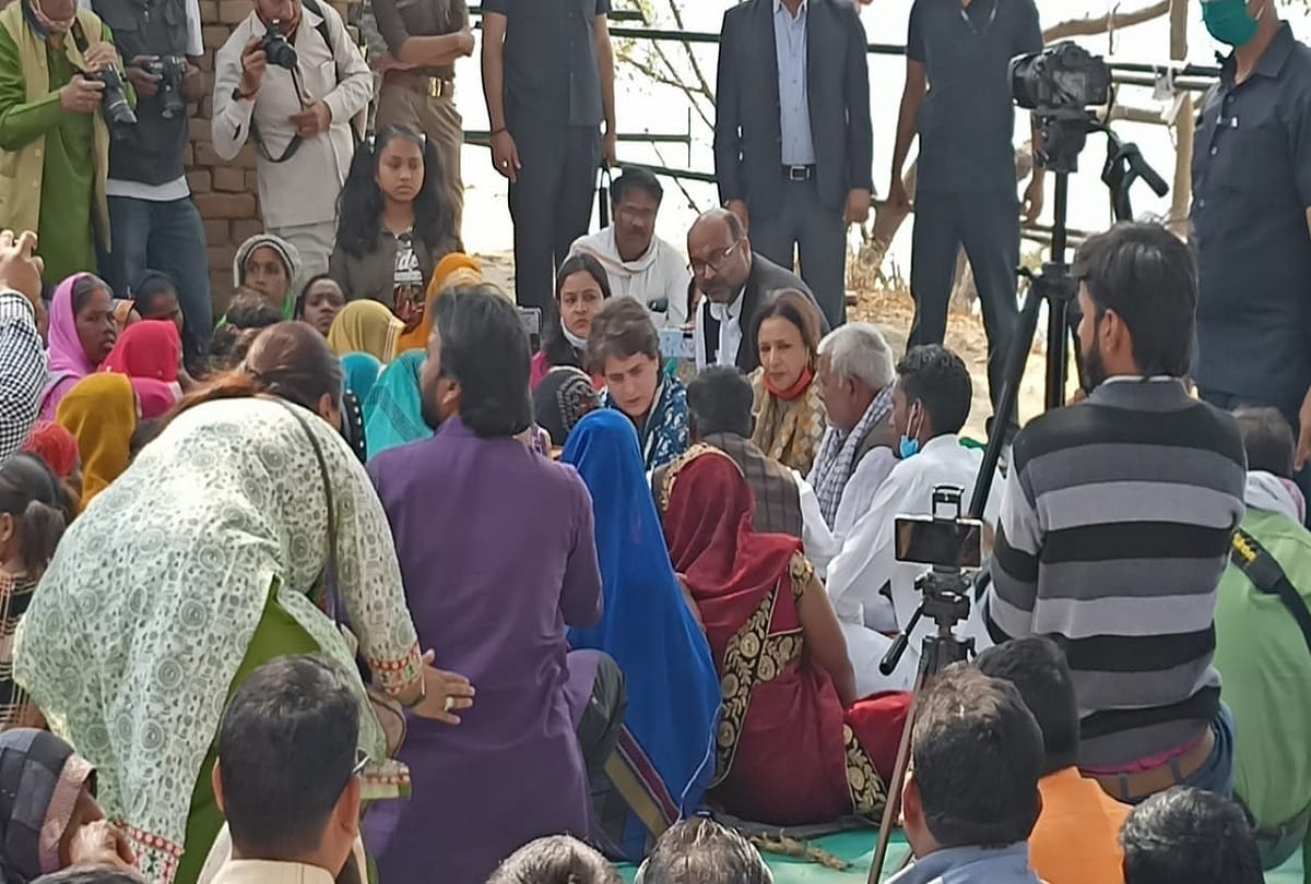 Congress general secretary Priyanka Gandhi arrives in Baswar village of Ghoorpur to hear fishermen's pain