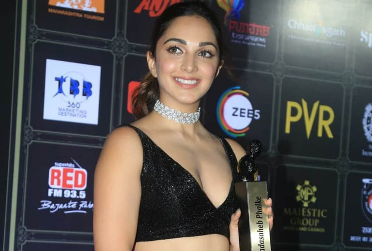 Kiara Advani in shimmery black lehenga for dada saheb Phalke international award 2021