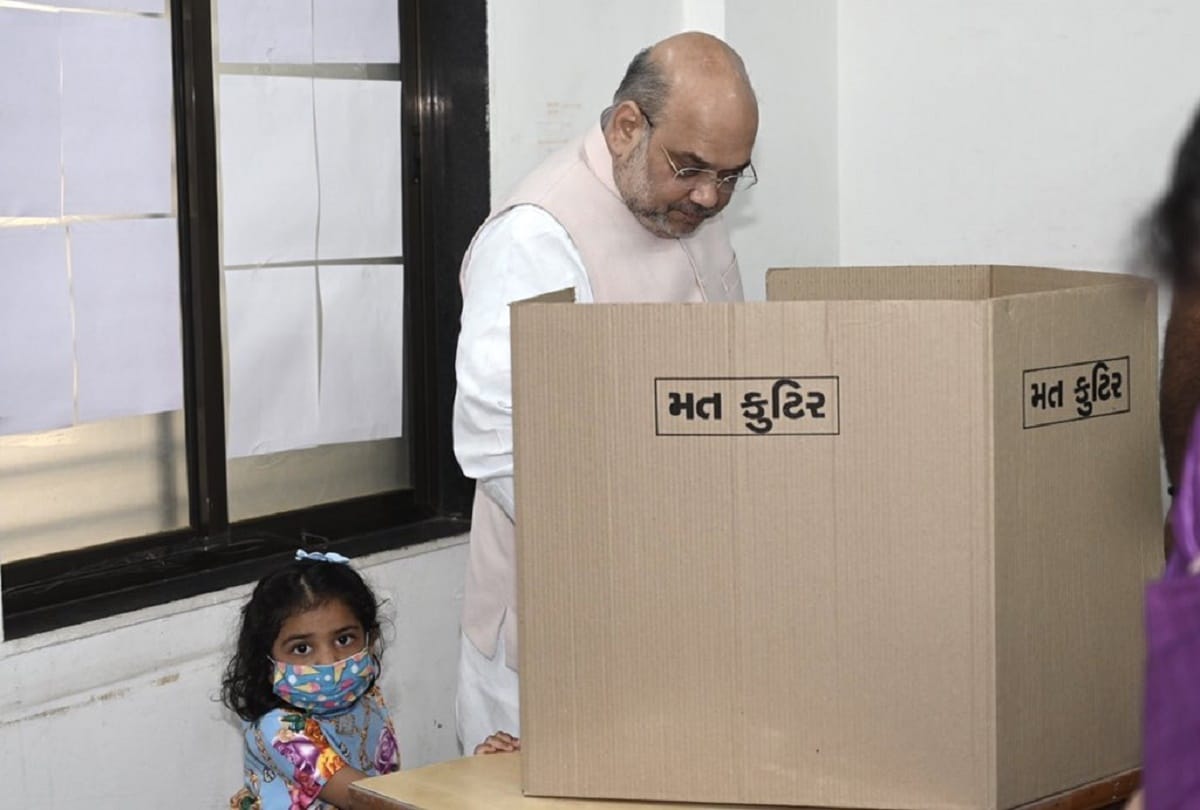 gujarat municipal election 2021 live civic polls voting today latest news in hindi: voting in six big cities today
