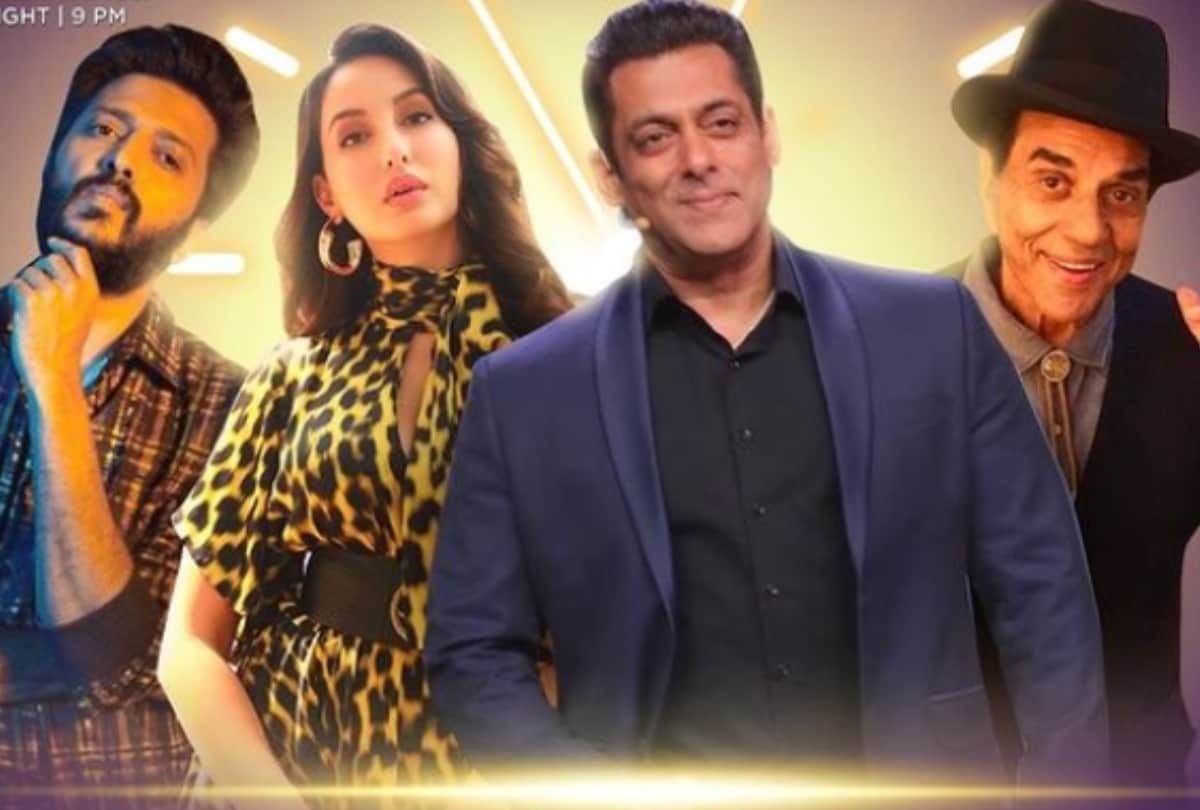 Dharmendra has shared a video of himself with a few workers from his farmhouse