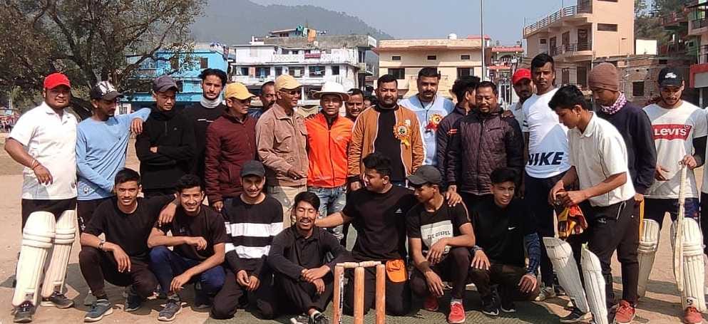 Joshi restaurant won by three wickets