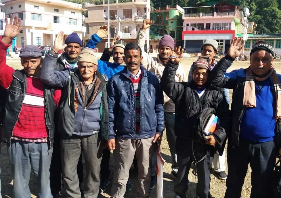 Part time workers of Jal Sansthan demonstrated
