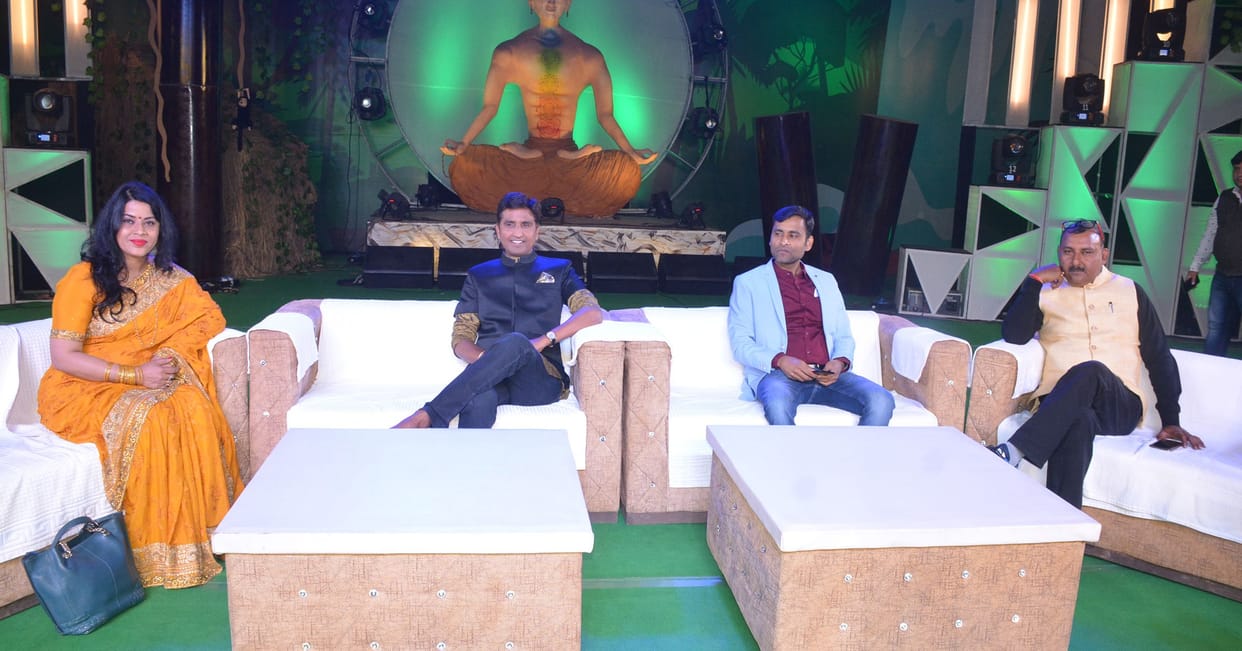 Dr. kumar vishvas and anja sengar perform in numaish