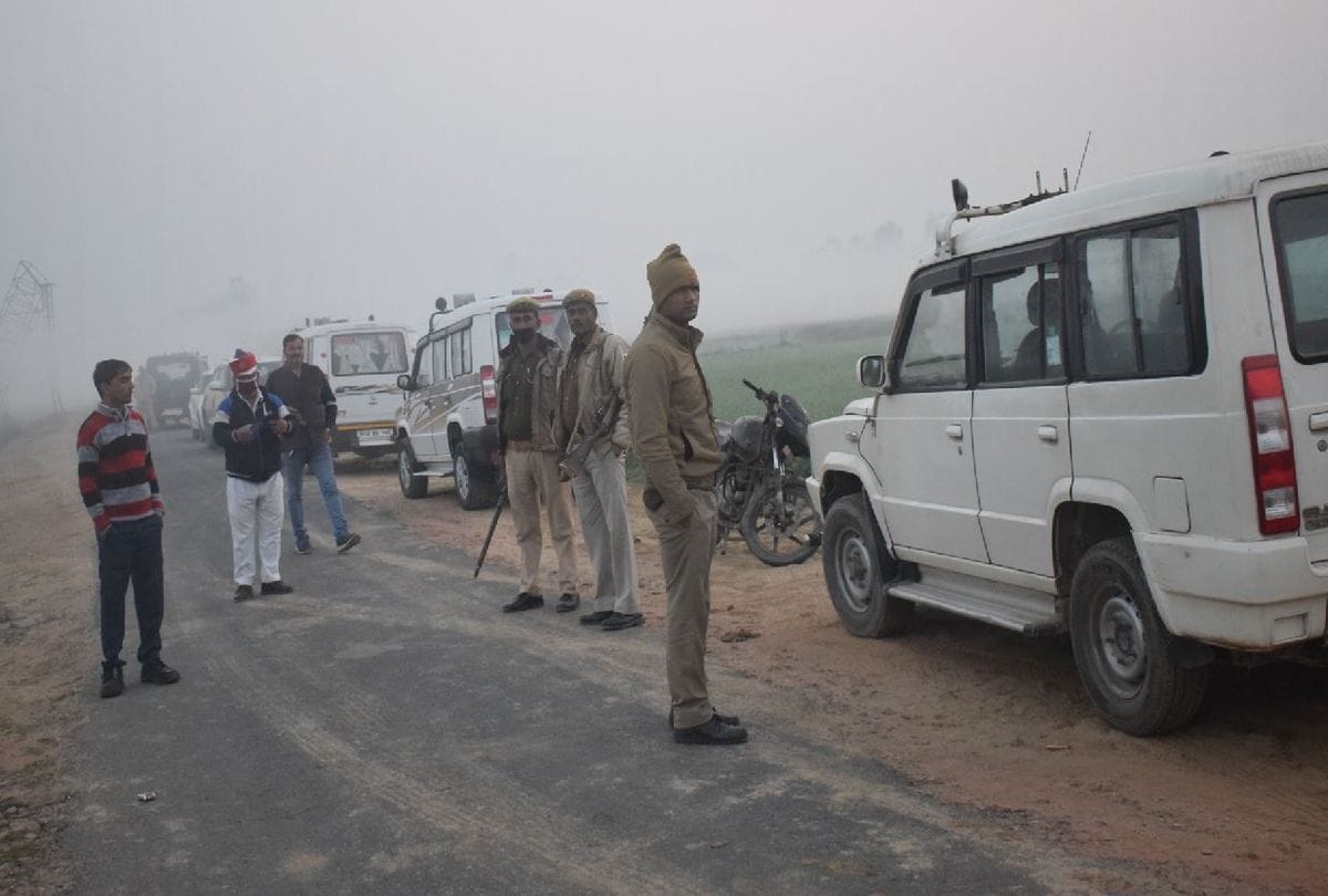 kasganj encounter news: police searching brothers of main accused moti singh in kasganj