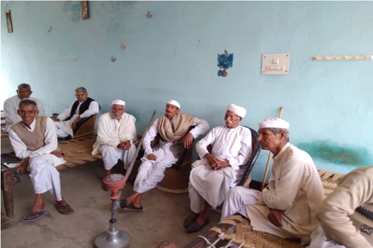 Khap Chaudhury refuses to meet Union Minister Sanjeev Balyan in shamli District