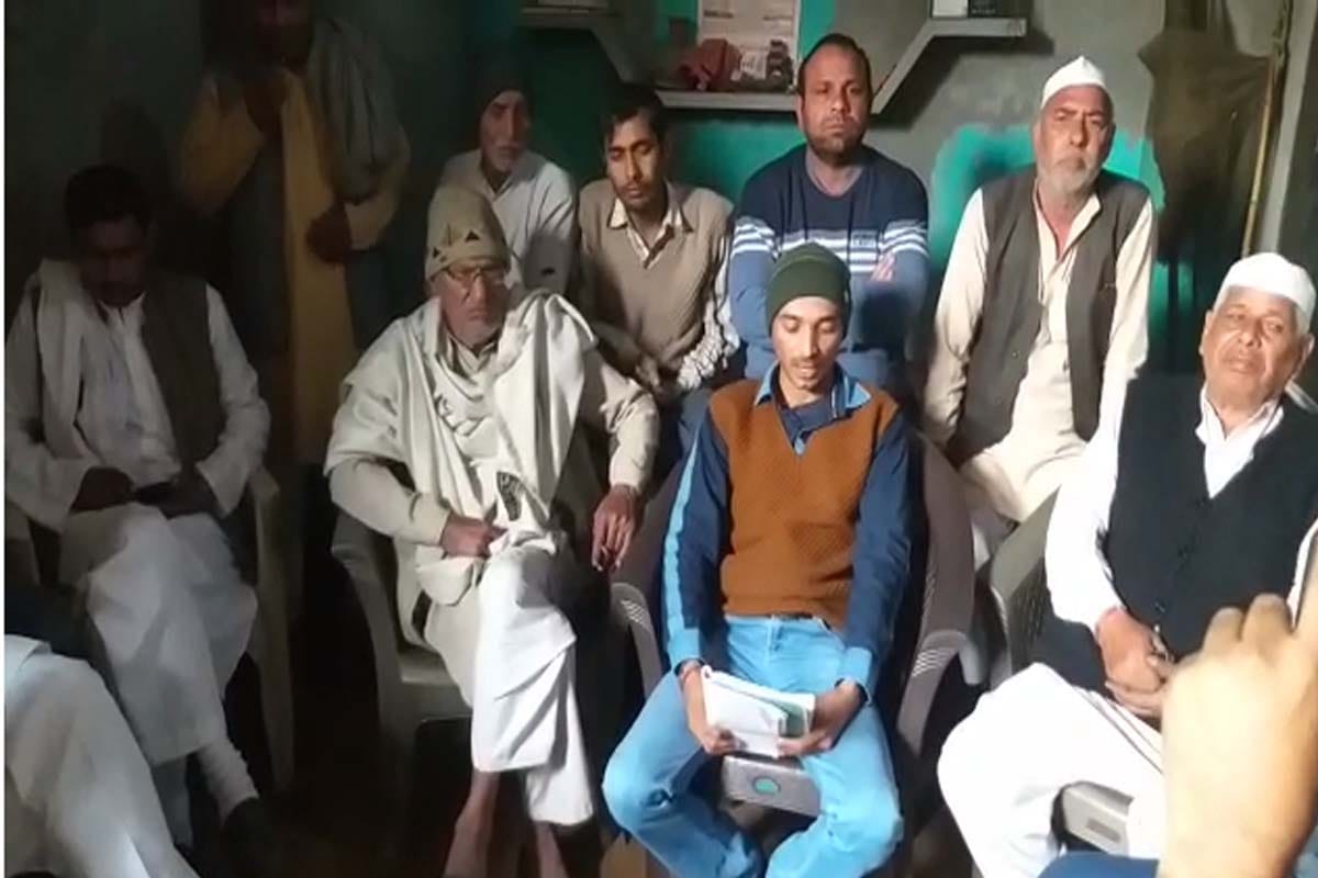 Khap Chaudhury refuses to meet Union Minister Sanjeev Balyan in shamli District