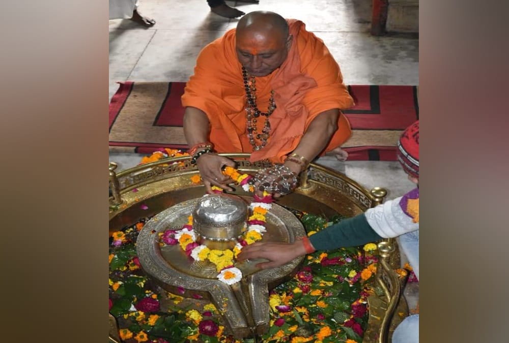 Haridwar Maha Kumbh Mela 2021: Interesting Story of King Virendranand Become Saint after left pcs Job