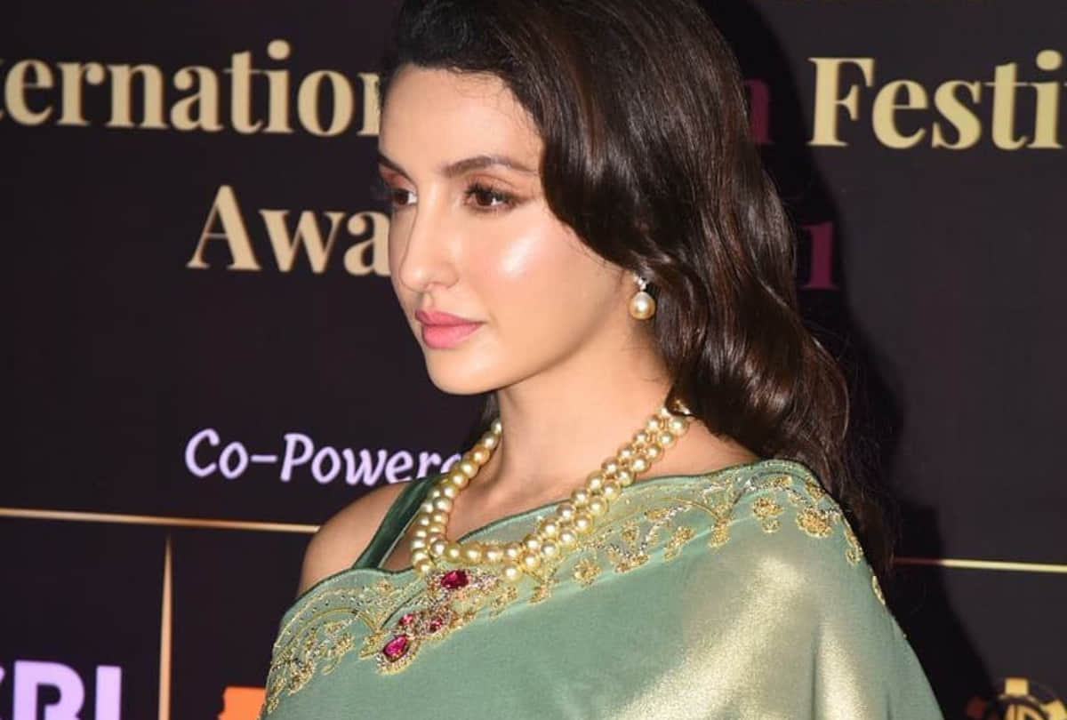 nora fatehi look resplendently gorgeous in green beaming silver silk saree in dadasaheb phalke award 2021