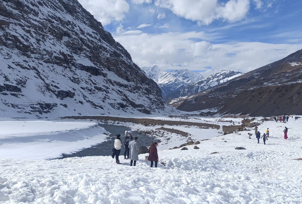 gulaba opened for tourists atal tunnel rohtang kullu manali
