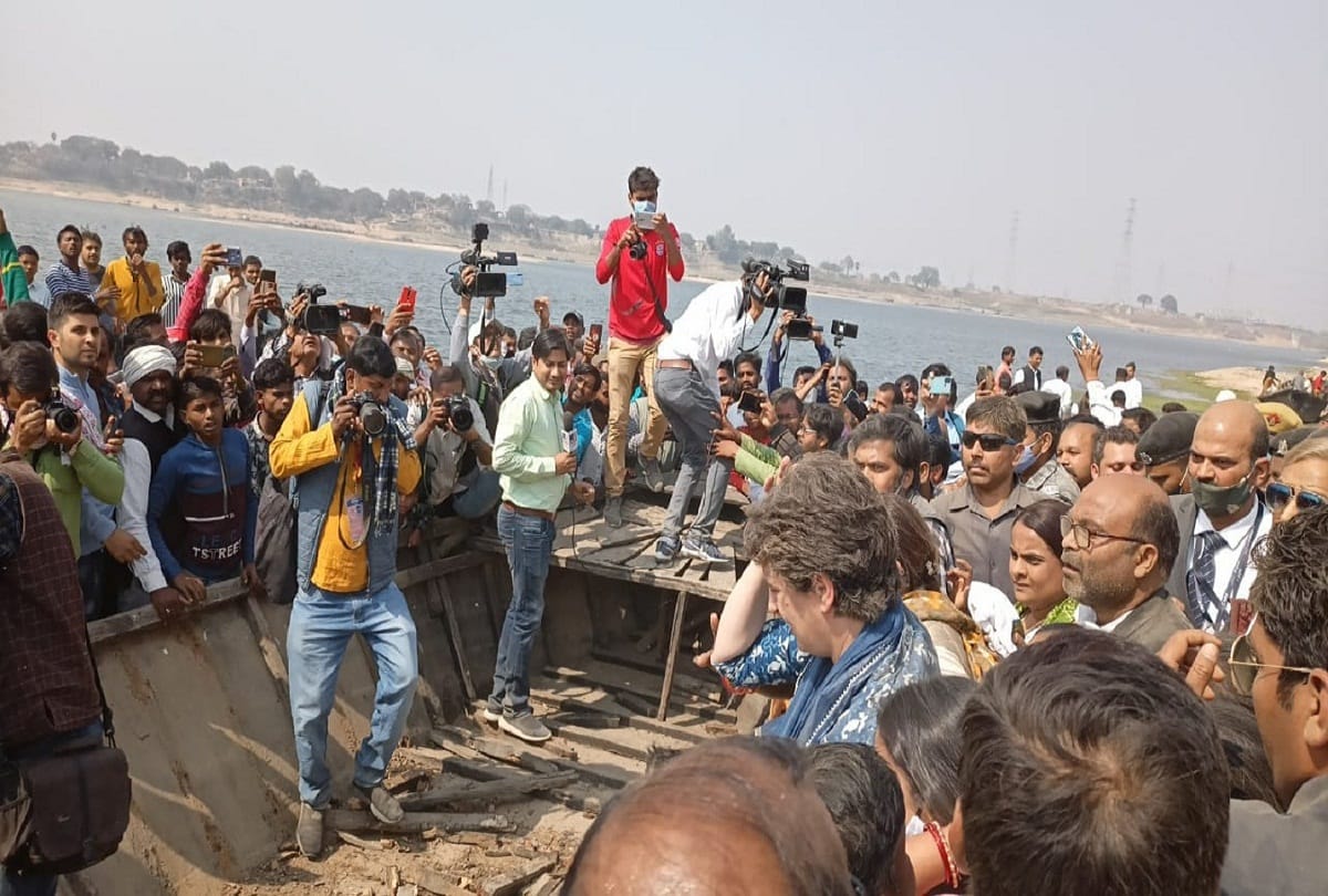 Congress general secretary Priyanka Gandhi arrives in Baswar village of Ghoorpur to hear fishermen's pain