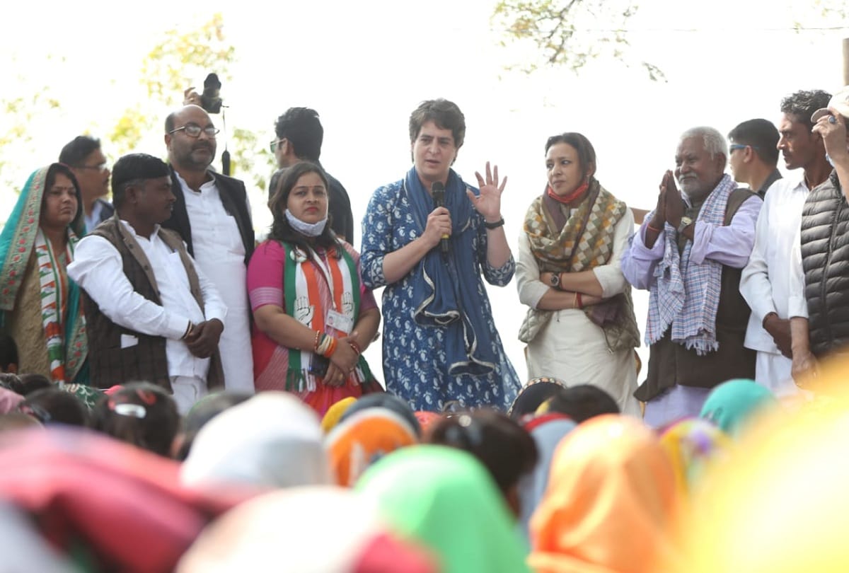 Congress general secretary Priyanka Gandhi arrives in Baswar village of Ghoorpur to hear fishermen's pain