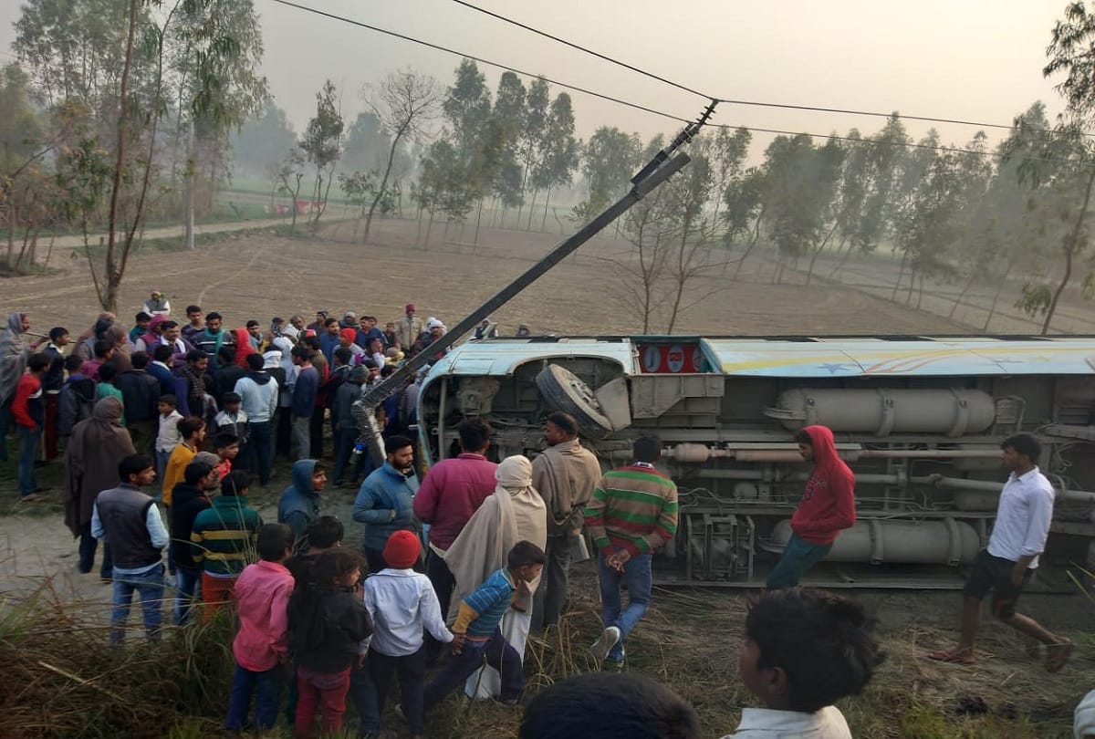 Uncontrolled bus overturned in Amroha