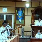 सदन में चर्चा करते मुख्यमंत्री वी नारायणसामी