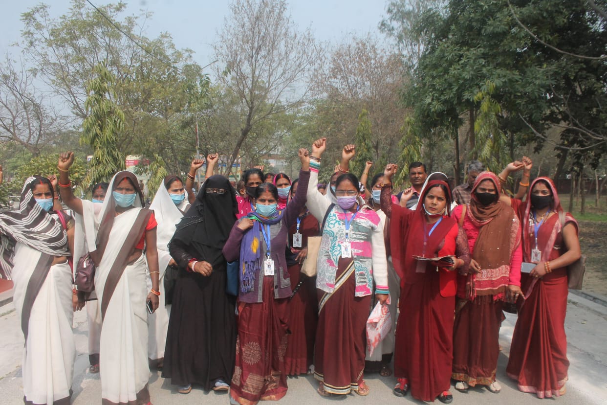 aasha worker protest in colectrate