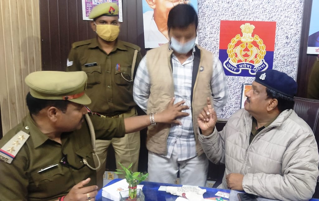 Encounter with panic-stricken youth by waving pistol, caught