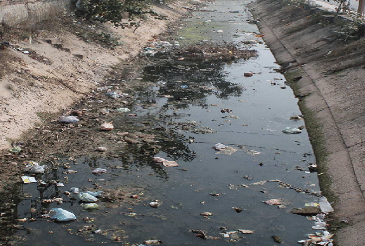 condition of drains in jammu-kashmir is worst, can become problem for people in the rainy season