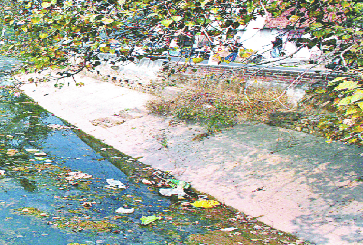 condition of drains in jammu-kashmir is worst, can become problem for people in the rainy season