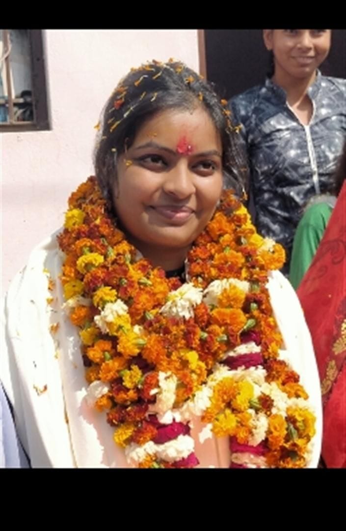 Hathras: Naib Tehsildar became Urvashi of Nagla Thakur